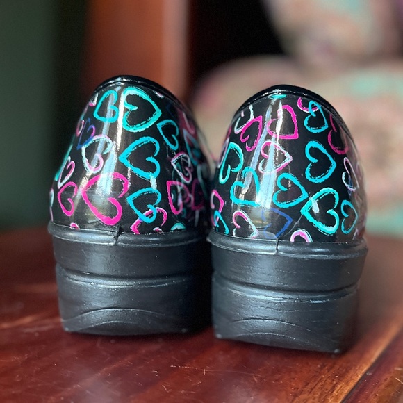 Women's Black Clogs with Multicolored Pattern NIB - Picture 8 of 12